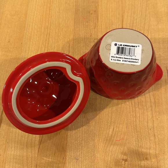 NWT Le Creuset Strawberry Stoneware Casserole, 13 oz. Adorable. Hard to … - Picture 4 of 12